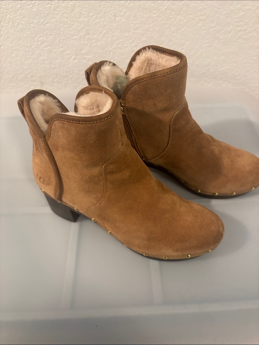 UGG Cam II Chestnut suede ankle booties SZ 9 sheepskin lining & studded heels